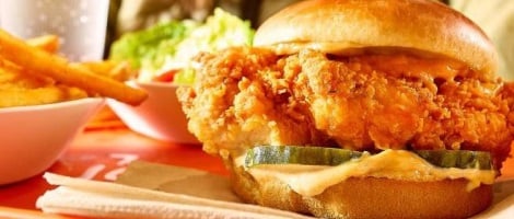 Popeyes accélère en France avec une première implantation dans le Var