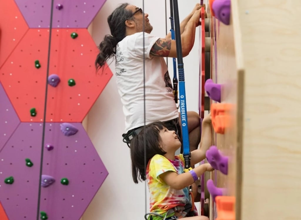 Escalade enfant et parent