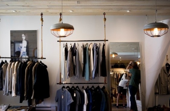 Mode et équipement de la personne: la franchise existe dans le secteur de la franchise depuis plus de 50 ans. Ce marché regroupe les concepts de mode et prêt-à-porter homme/ femme/ enfant; chaussure; bijouterie et montres...