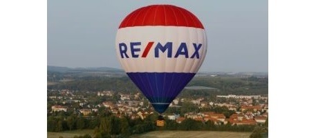 La franchise RE/MAX lance le mandat avec honoraires partagés