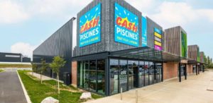 Devanture magasin Cash Piscines 