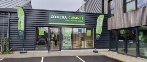 Le réseau COMERA Cuisines réalise deux nouvelles ouvertures à Roncq et Saint-Renan