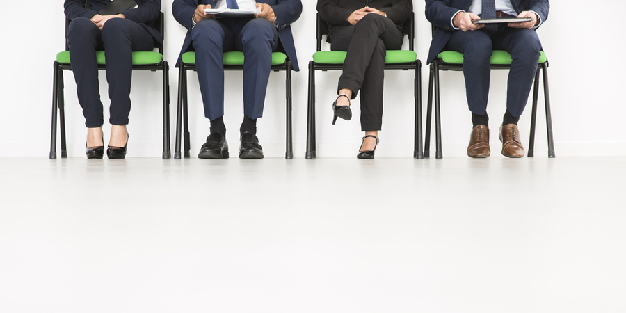 Reconversion professionnelle : quand les seniors reprennent, les jeunes créent